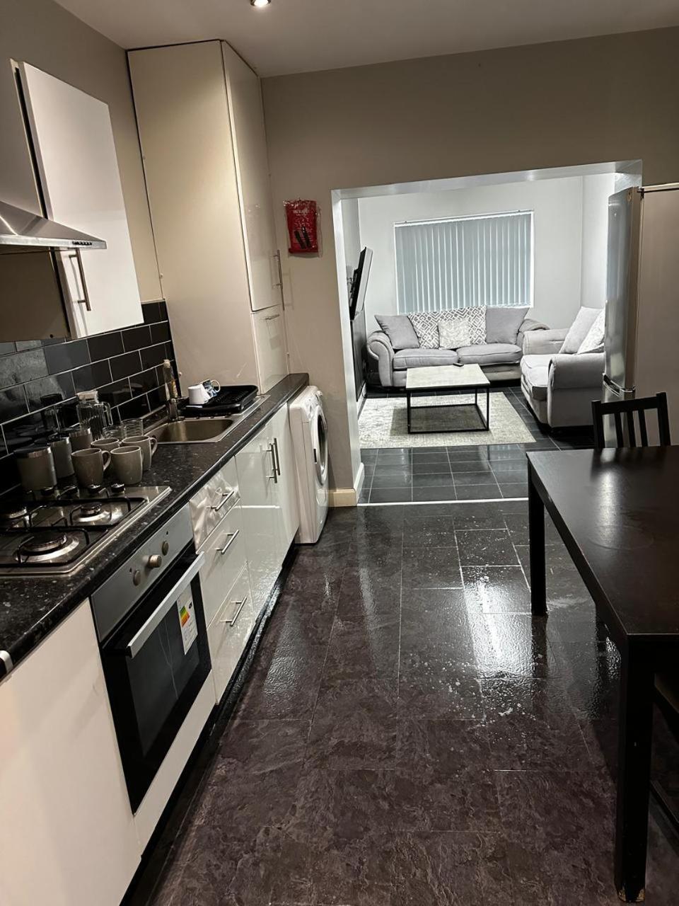 Woolpack Aparthotel Хъдърсфийлд Екстериор снимка