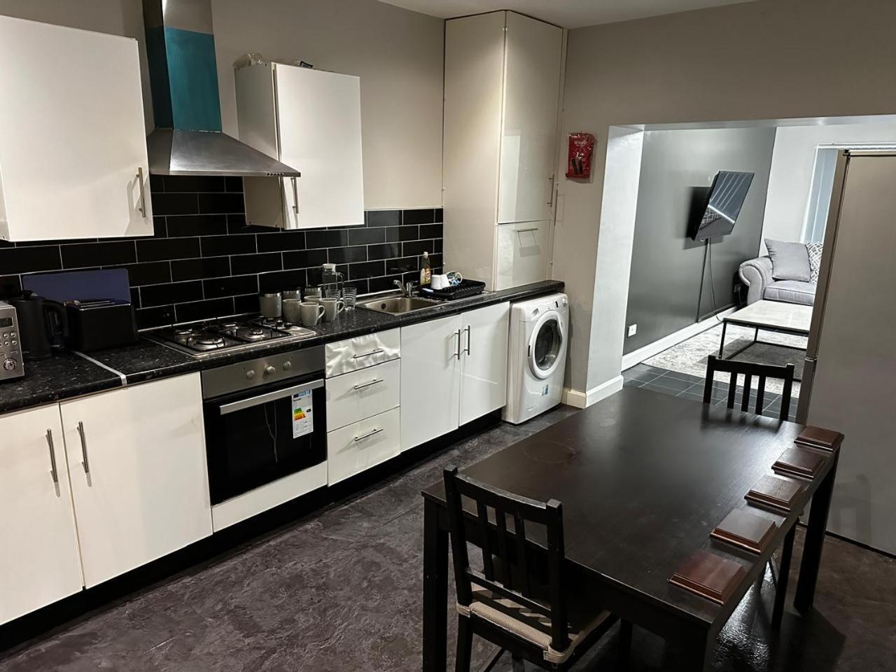 Woolpack Aparthotel Хъдърсфийлд Екстериор снимка